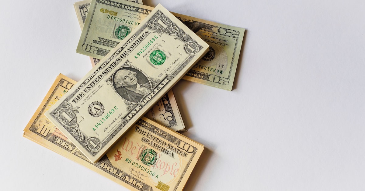 الجنيه المصري يرتفع 7% مع دعم الاقتصاد بمليارات الدولارات من التمويل الجديد